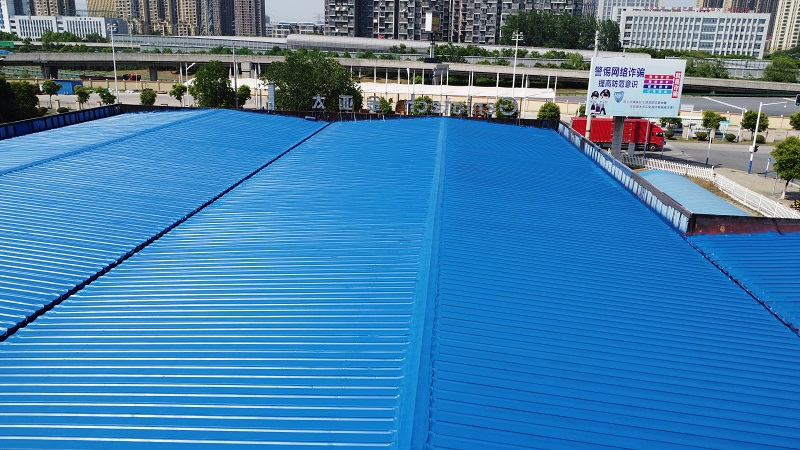 东西湖某厂房屋面除锈喷漆施工