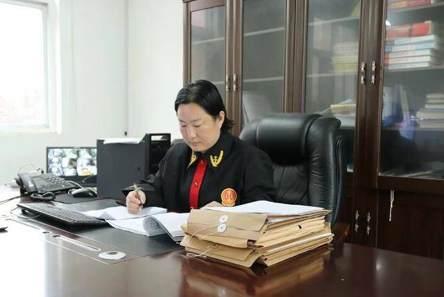 屋泡水引纠纷 法官调解“补漏”又“疏心” 