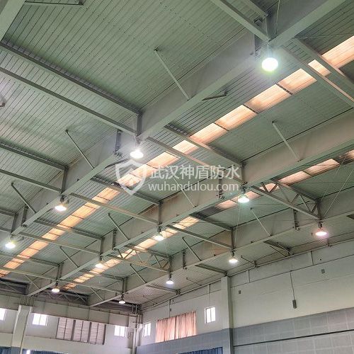 钢结构体育馆屋顶漏雨防水维修施工办法